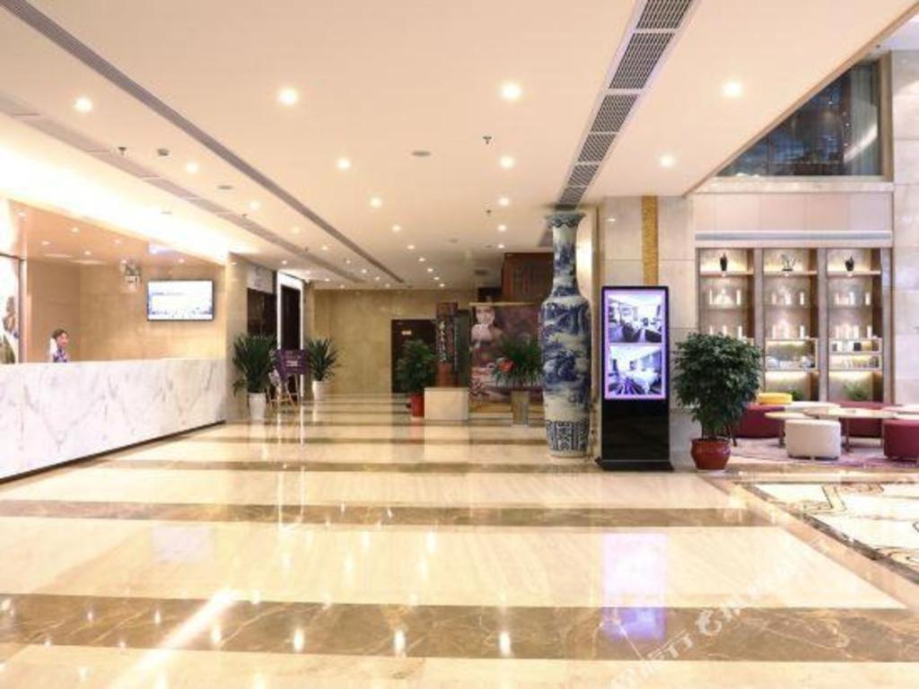 Lavande Hotels- Yueyang Linxiang Zhongfa Exterior photo